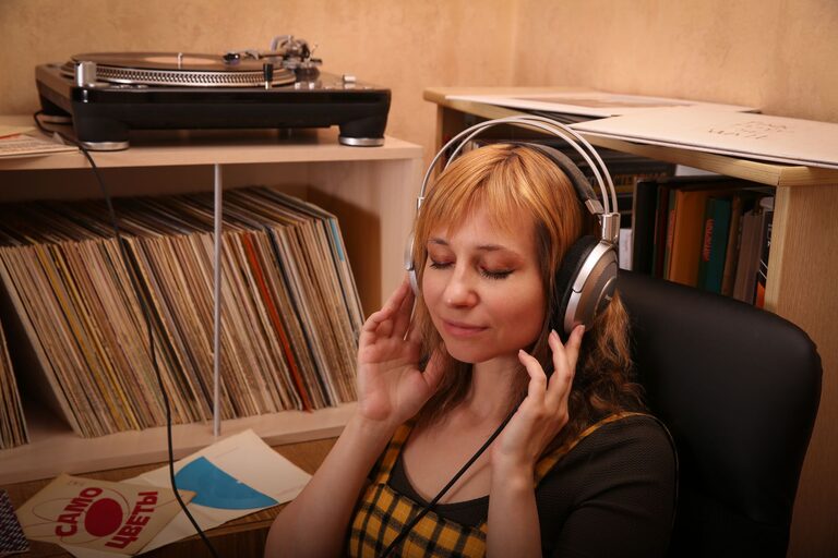 How to Create a Relaxing Playlist for Evenings